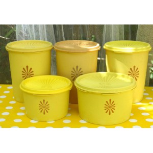 Boite Tupperware jaune...