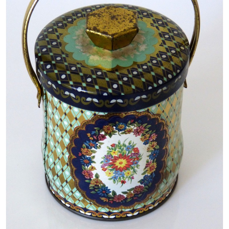 BOITE CRISTAL D'ARQUES A DECOR DE ROSES TRES BON ETAT EUR 9,90