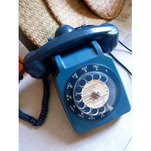Telephone cadran bleu vintage
