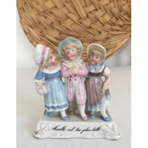 Figurine trio d'enfants en...