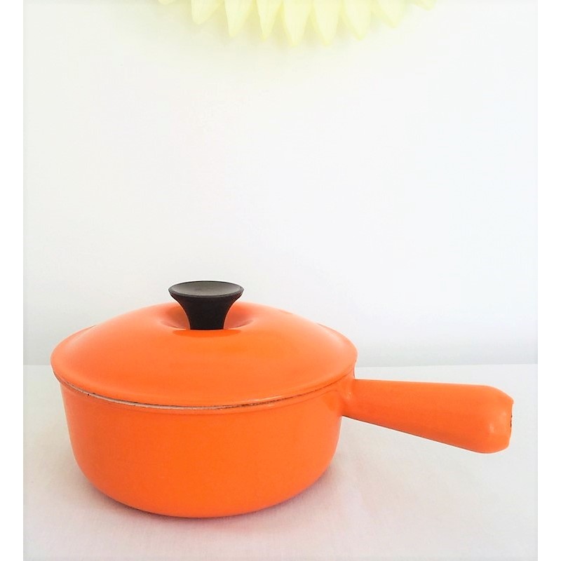 Casserole avec couvercle Le Creuset en fonte émaillée orange Années 70