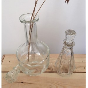 Ancienne Carafe Conique En Verre Taillé - Gravure - Cruche - Bon état