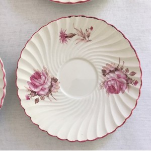 4 soucoupes Porcelaine de...