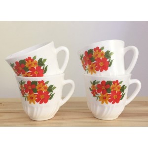 4 tasses Arcopal fleuri...