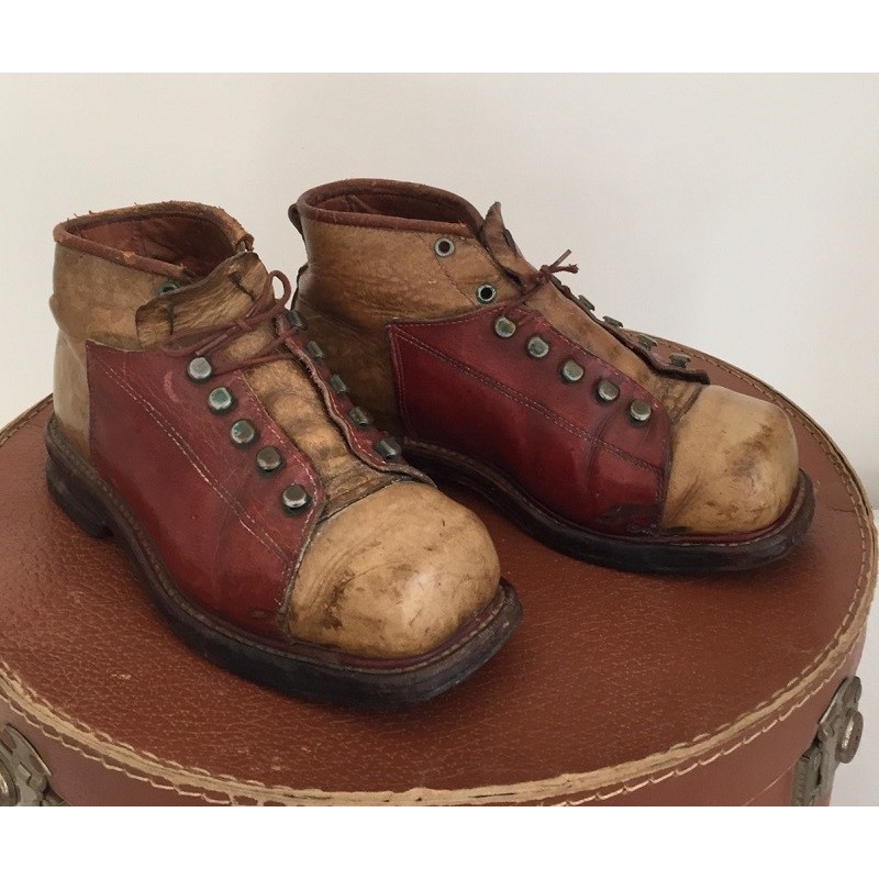 Chaussures de ski de fond anciennes en cuir des annees 40