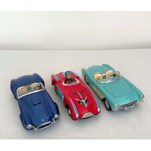 3 voitures miniatures...