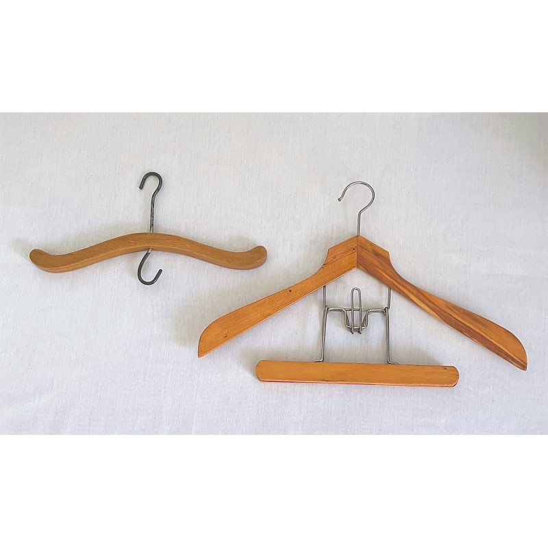 2 Cintres anciens en bois Cintre double avec pince et cintre Moustache