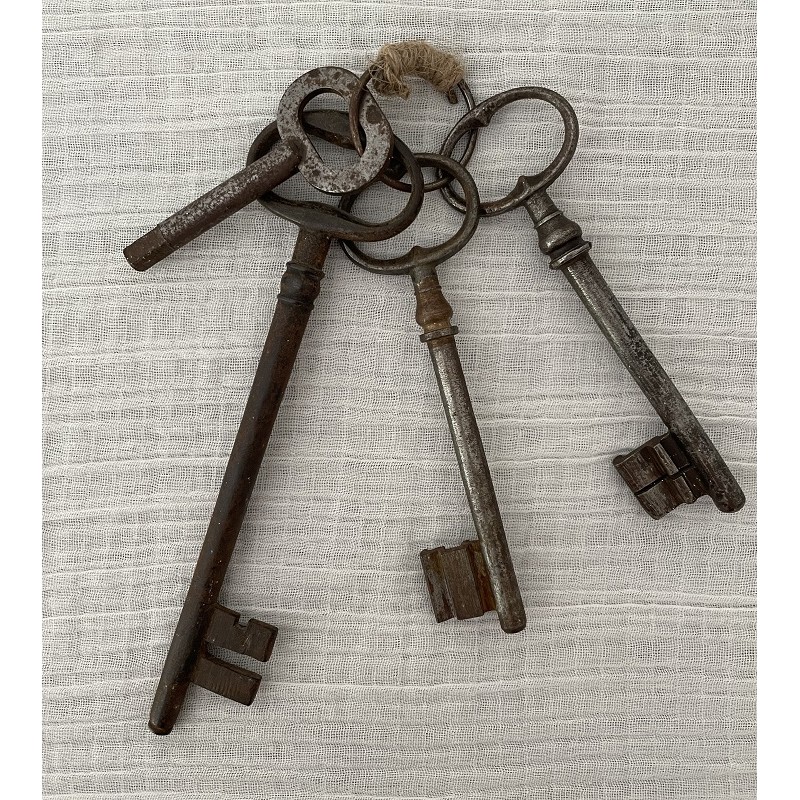 Objet trouvé : trousseau de clés – Mairie de Peipin
