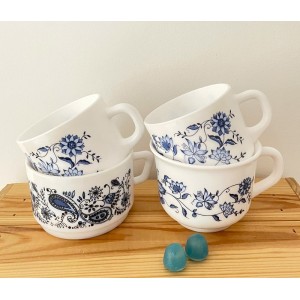 4 Tasses Arcopal vintage...