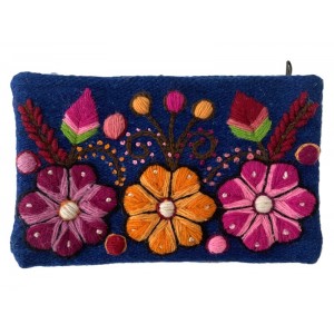 Pochette bleue brodée de...